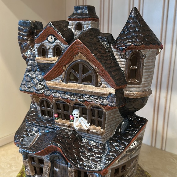 🎃Hand Painted Ceramic Haunted House - Picture 7 of 11